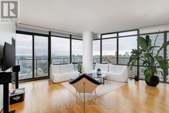 Building Photo - 832 Bay St.