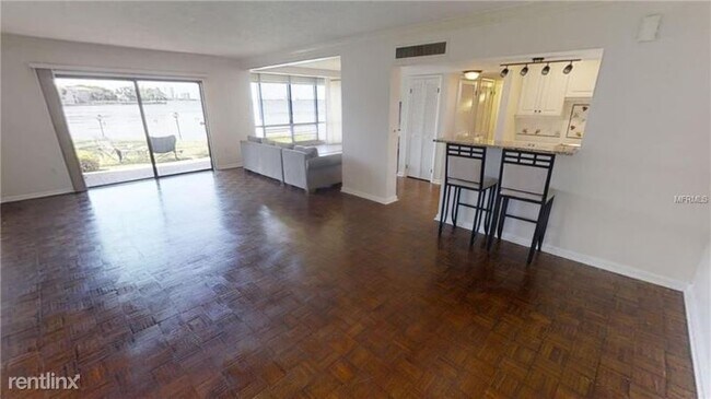 Building Photo - 5020 Bayshore Blvd