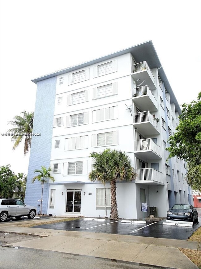 Foto del edificio - 1701 Washington St
