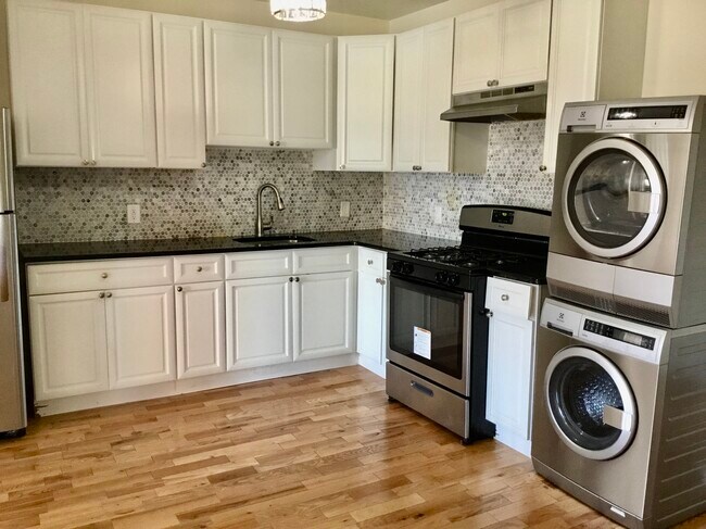 Kitchen - 517 S 10th St