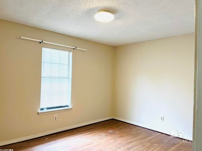 Foto del edificio - 20901 Lawrence Rd