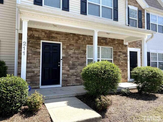 Building Photo - 211 Hampshire Downs Dr