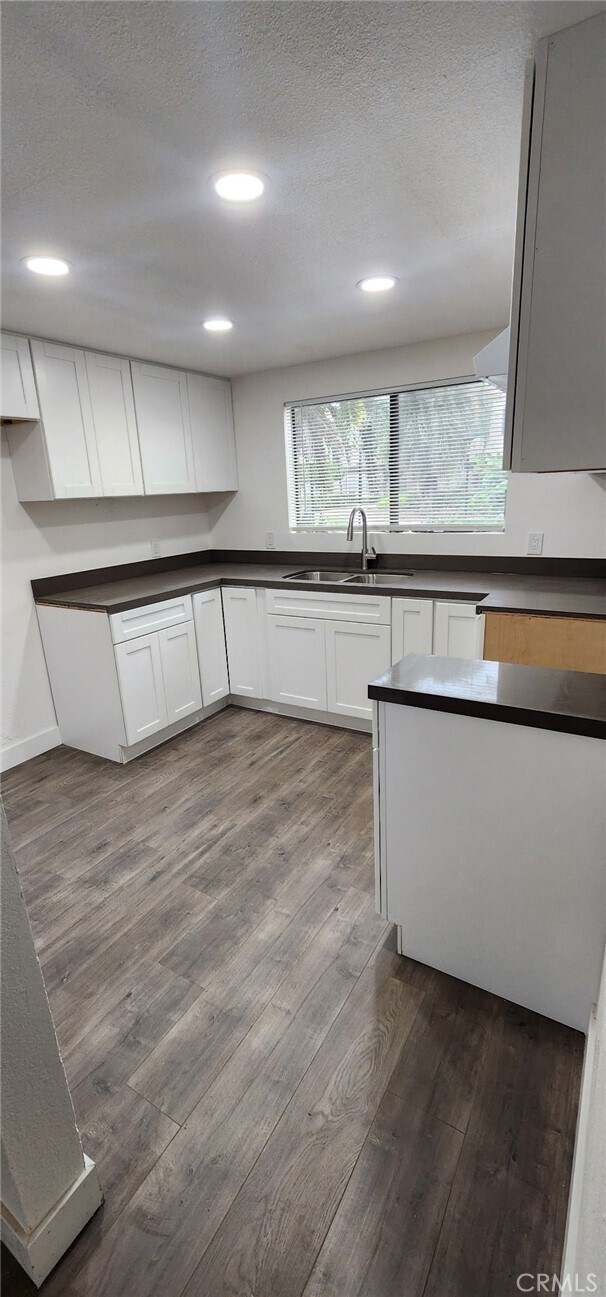 Foto del edificio - 601 W 1st St