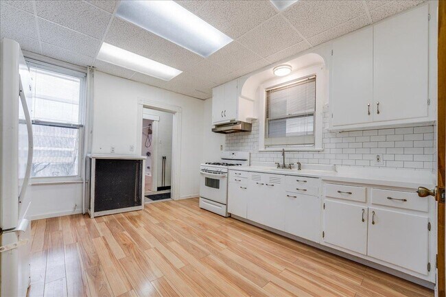 Building Photo - 90 Paterson St