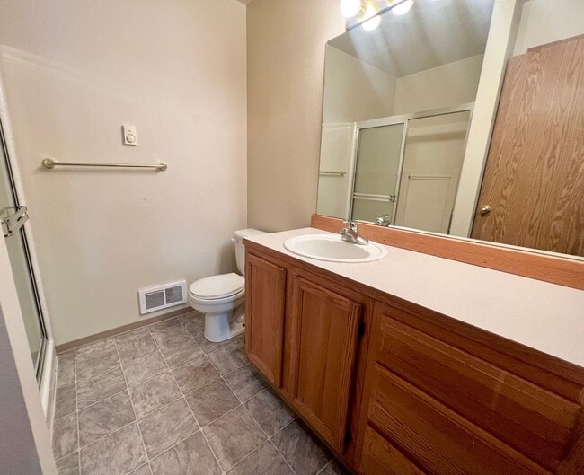 upstairs bath - 2108 N Yellowstone St