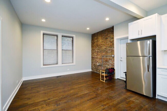 Foto del edificio - 2721 W Division St