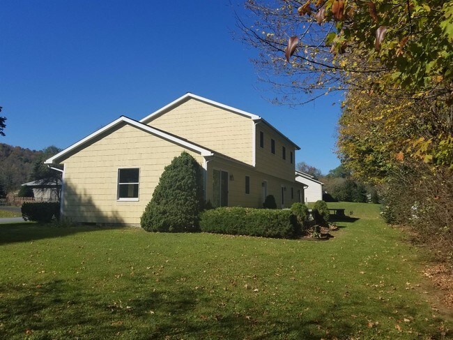 Building Photo - 2 Wayman Dr