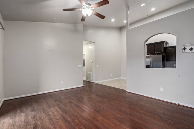 Foto del edificio - 127 Jordan Ridge Boulevard