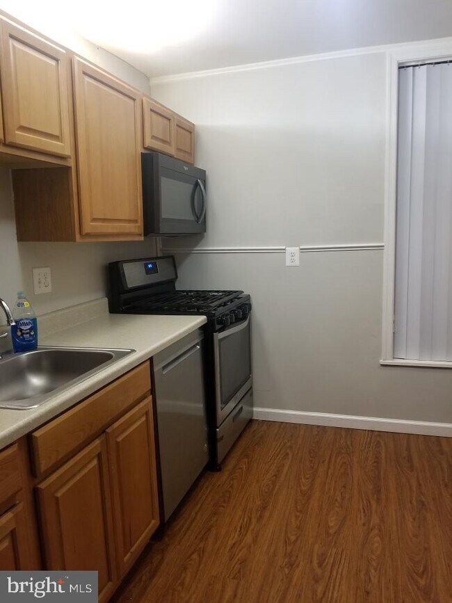 Building Photo - 3333 Huntley Square Dr
