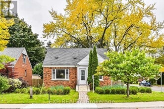 Building Photo - 40 Plaxton Dr