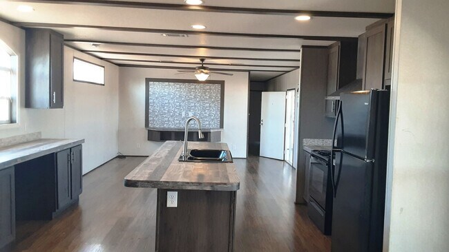 Building Photo - Anthony Single Wide for Rent