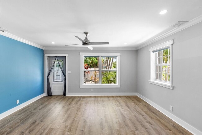 Building Photo - Newly Updated & Available for 1-Year Lease...
