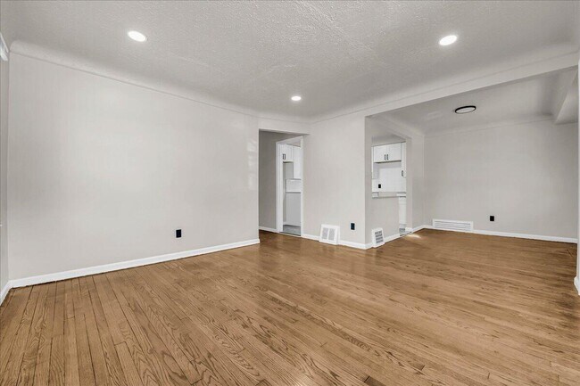 Foto del edificio - 14188 Collingham Dr