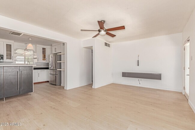 Foto del edificio - 1049 E Colter St