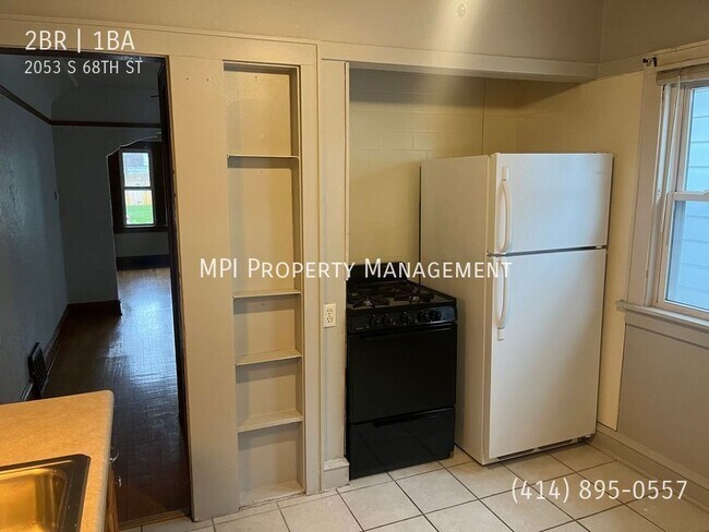 Building Photo - 2053 S 68th St West Allis 2Br Lower