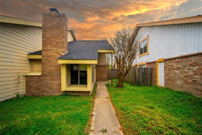 Foto del edificio - 7934 Candlegreen Ln