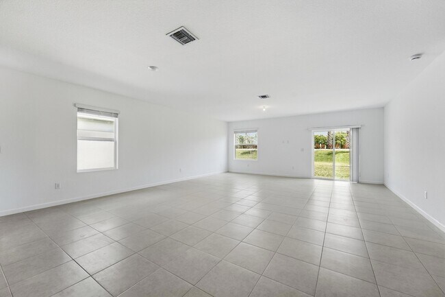 Foto del edificio - 10461 NW Suncrest Lp