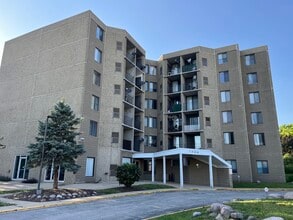 Building Photo - 1750 N Marywood Ave