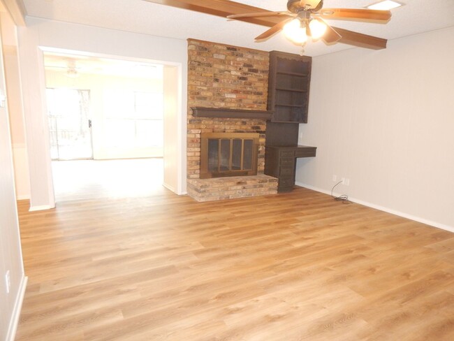 Foto del edificio - Expansive 3/2 Home in Tyler w/Additional D...