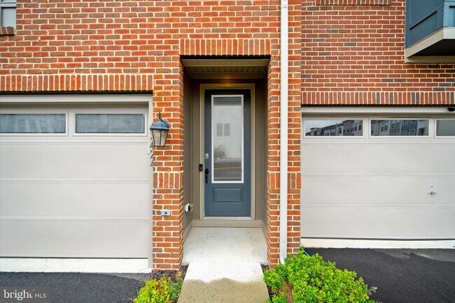 Building Photo - 42424 Dogwood Glen Square
