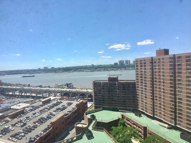 Foto del edificio - 3333 Broadway