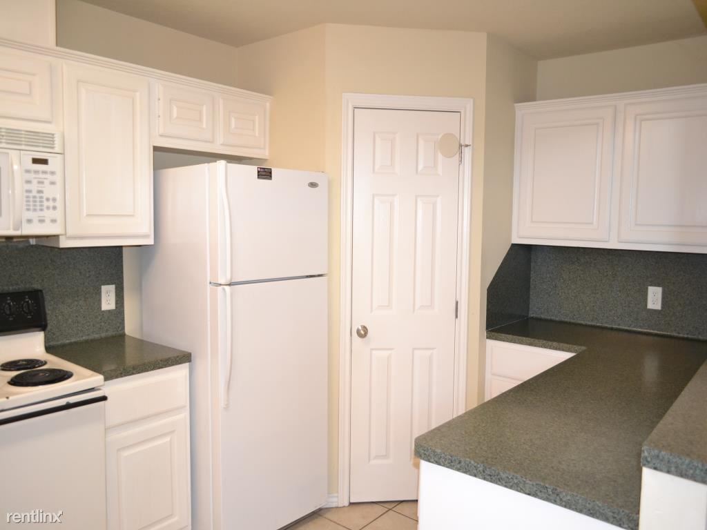 Foto principal - 3 br, 3 bath Duplex - 3828 Oldenburg Ln 3828