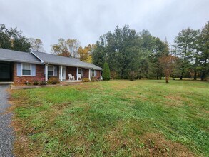 Building Photo - 4914 S Grundy Quarles Hwy