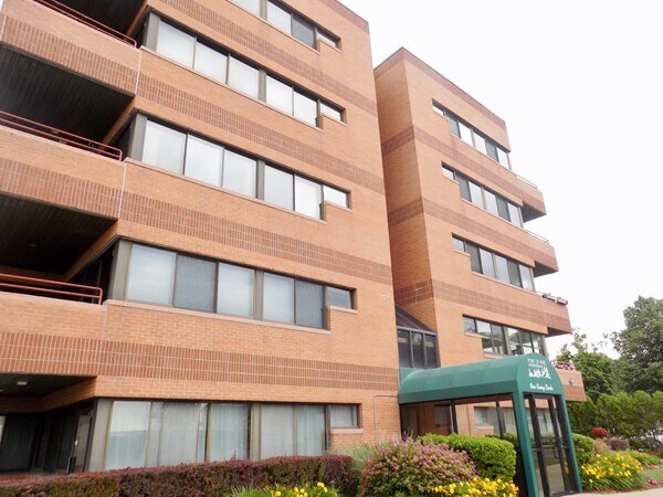 Foto del edificio - 1 Carey Cir