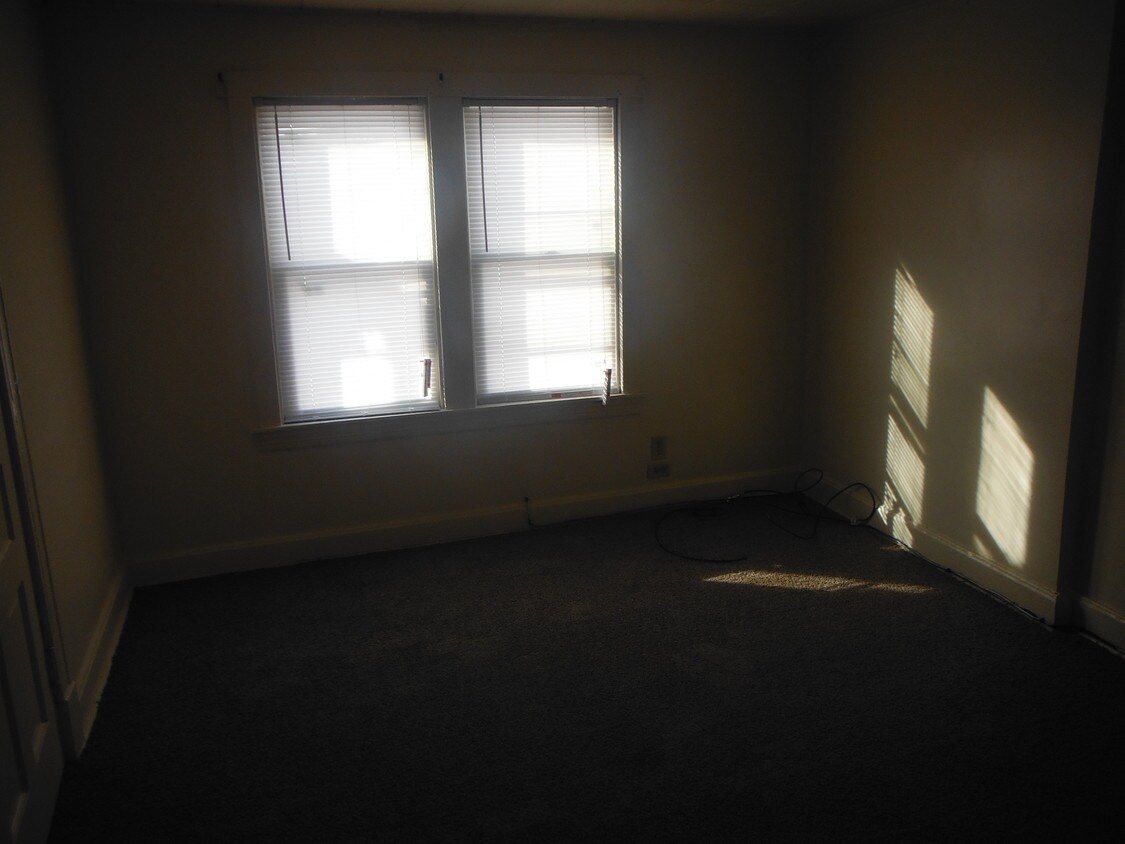 Building Photo - 252 Douglas St