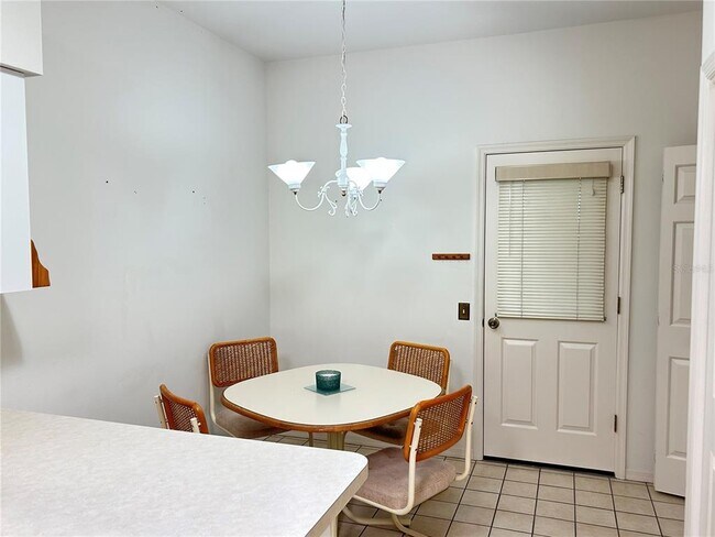 Building Photo - 13 Enclave Dr
