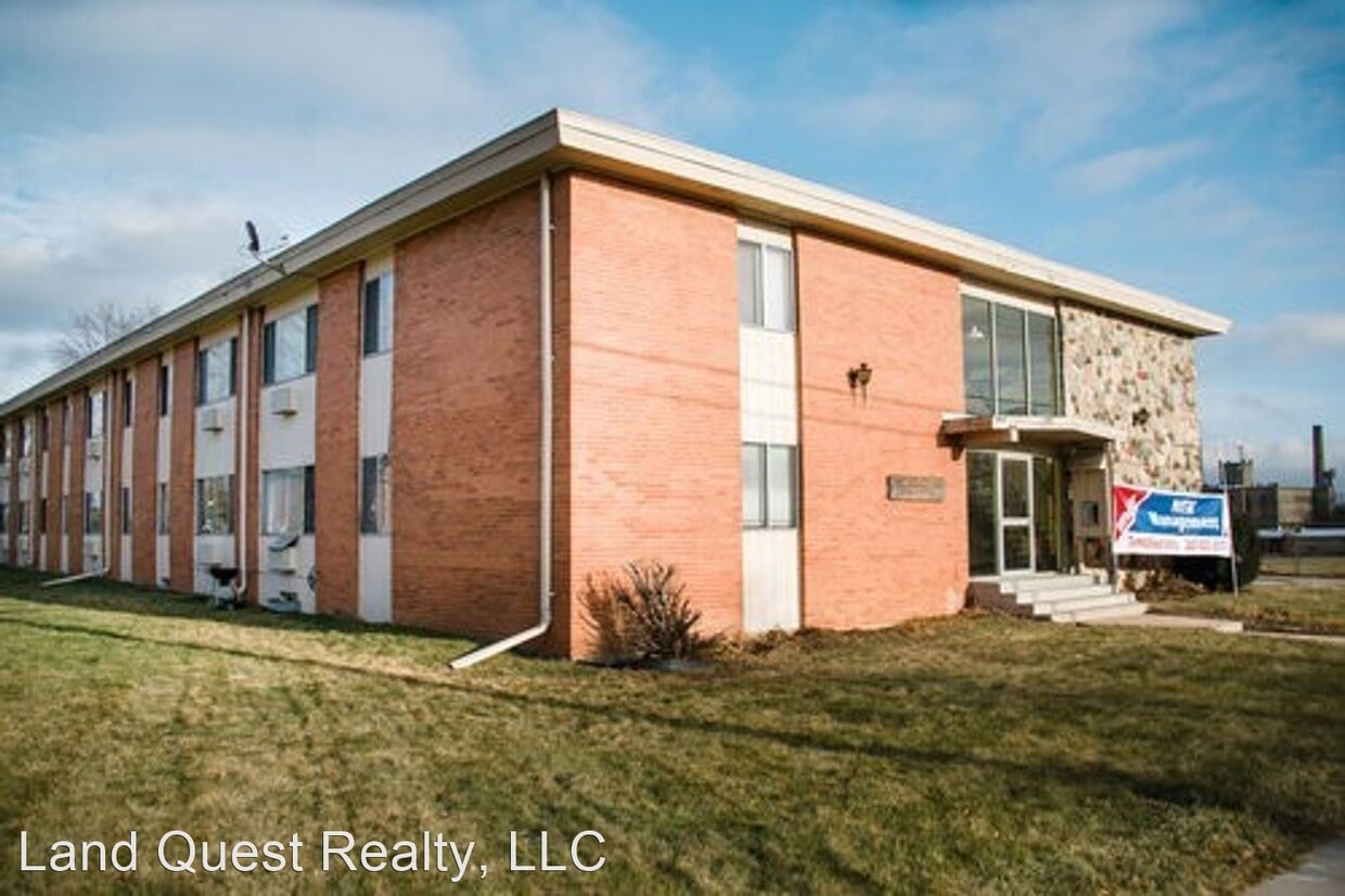 Primary Photo - 2420 Northwestern Ave