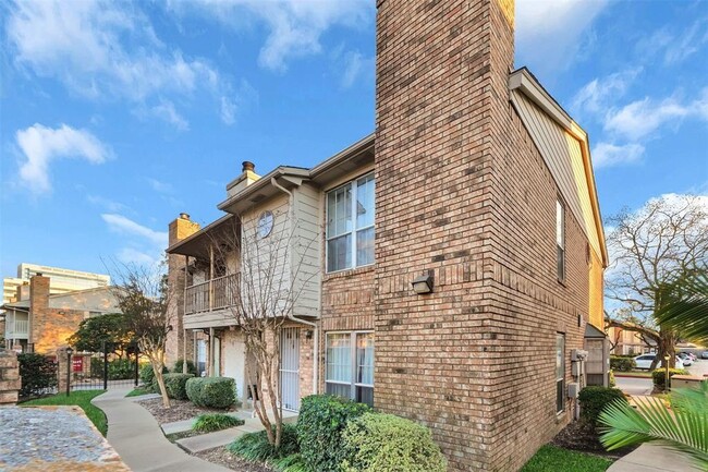 Foto del edificio - 10615 Briar Forest Dr