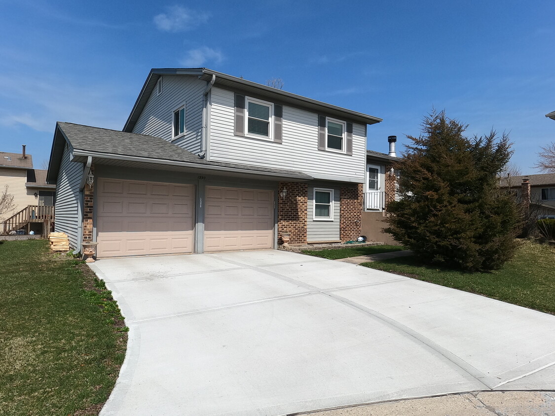 Primary Photo - 1590 E Bayside Ct