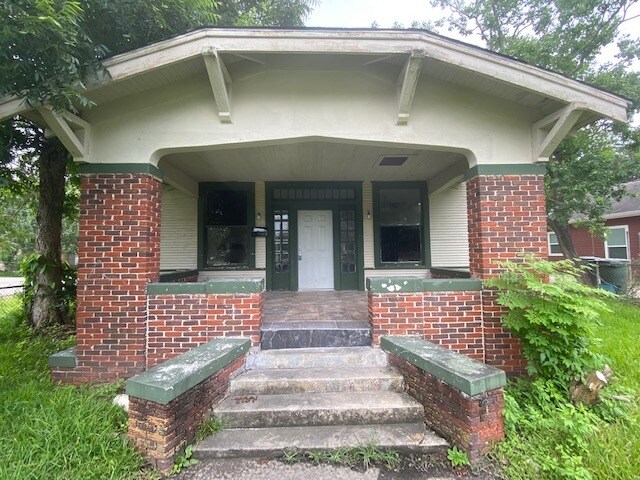 Primary Photo - 1505 Ave G