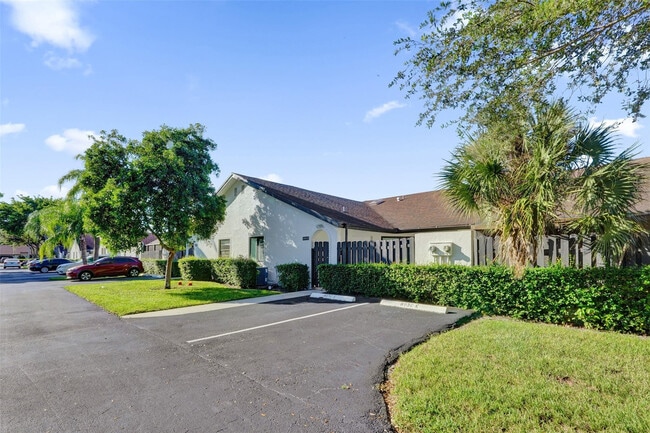 Foto del edificio - 8930 SW 19th St