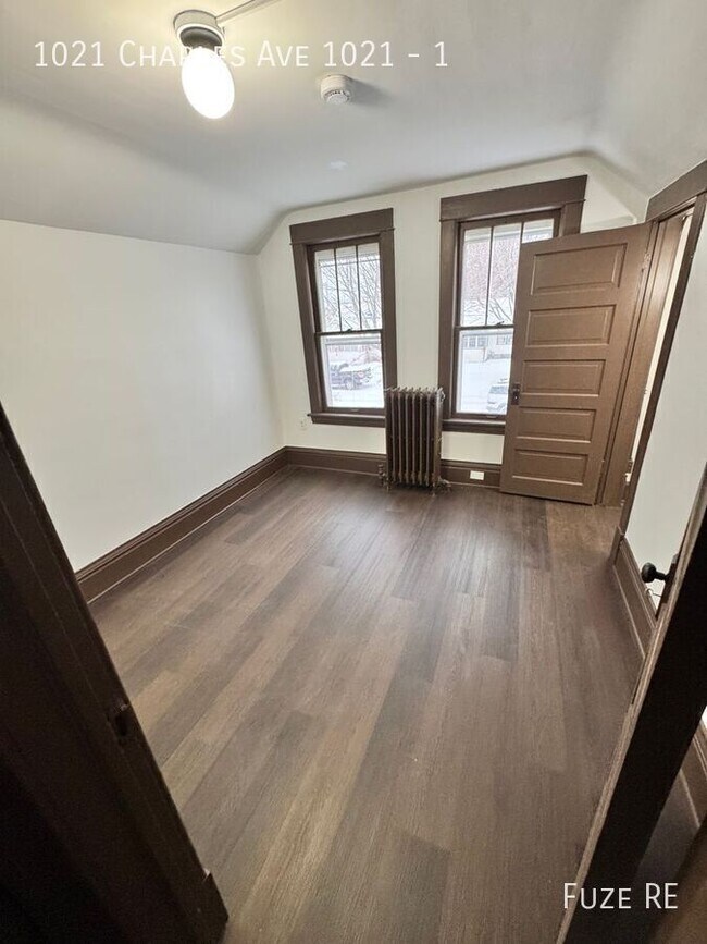 Foto del edificio - 1021 Charles Ave