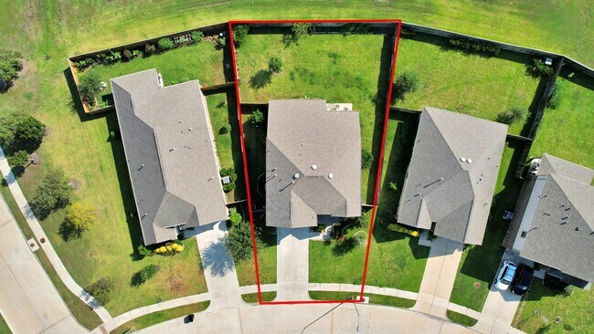 Foto del edificio - 2612 Bryan Park Ln