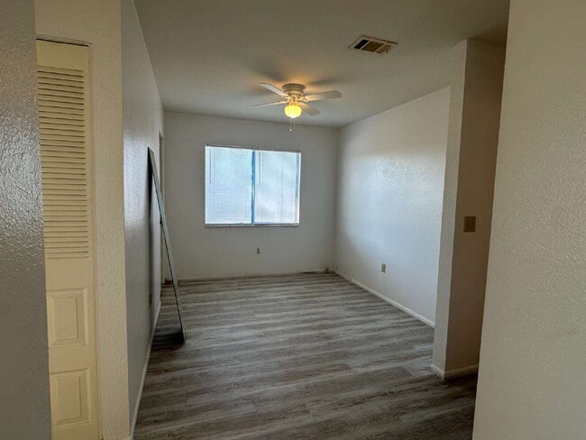 Building Photo - Nice 2/2/1 with office/den