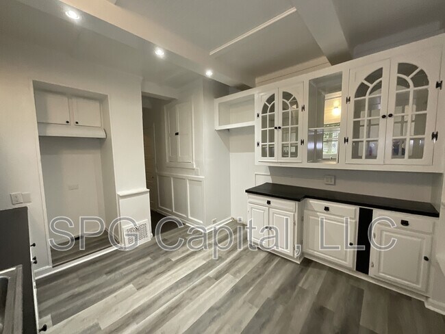 Foto del edificio - 219 E Cottage Pl