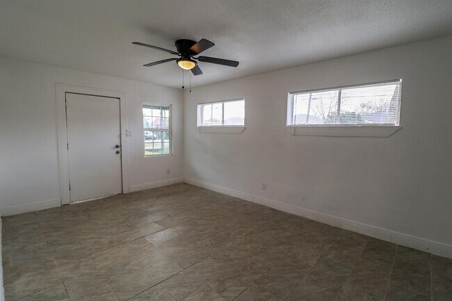 Building Photo - 3829 Mt Pleasant St