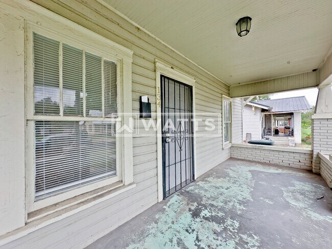 Foto del edificio - 3-Bedroom House in East Lake.