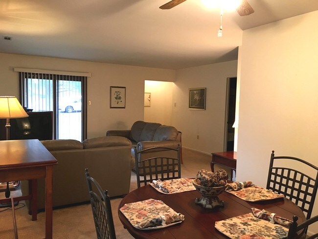 Dining & Living Room - 2806 Village Rd