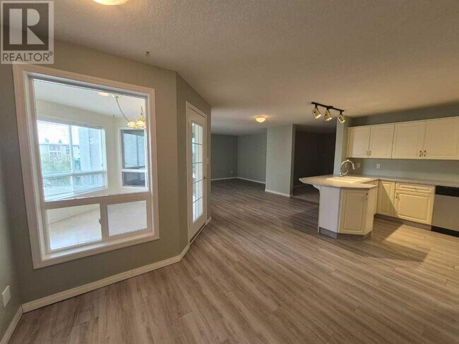 Photo du bâtiment - 620-620 Columbia Blvd W