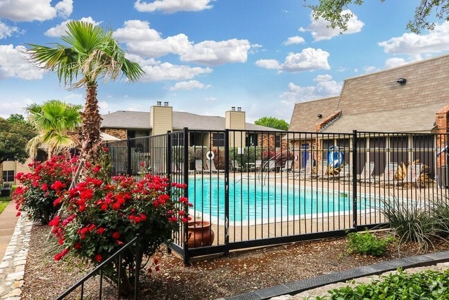 Building Photo - Riverwood Apartments