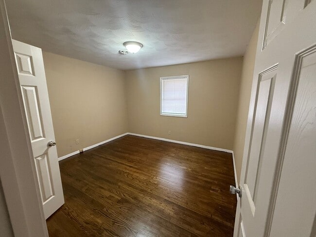 Building Photo - 2505 Rosebrier Ave