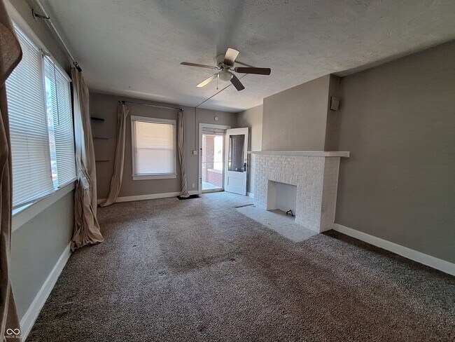 Foto del edificio - 4841 N College Ave