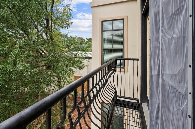 Foto del edificio - 5300 Peachtree Rd