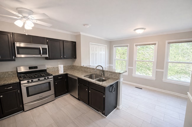 Foto del edificio - 9073 Carroll Manor Dr