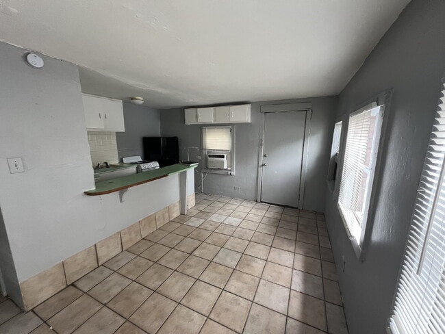 Building Photo - All Bills Paid - Studio for Rent