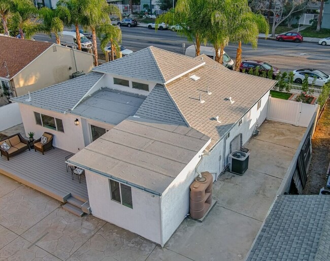 Foto del edificio - Modern 3-Bed/3-Bath Townhome